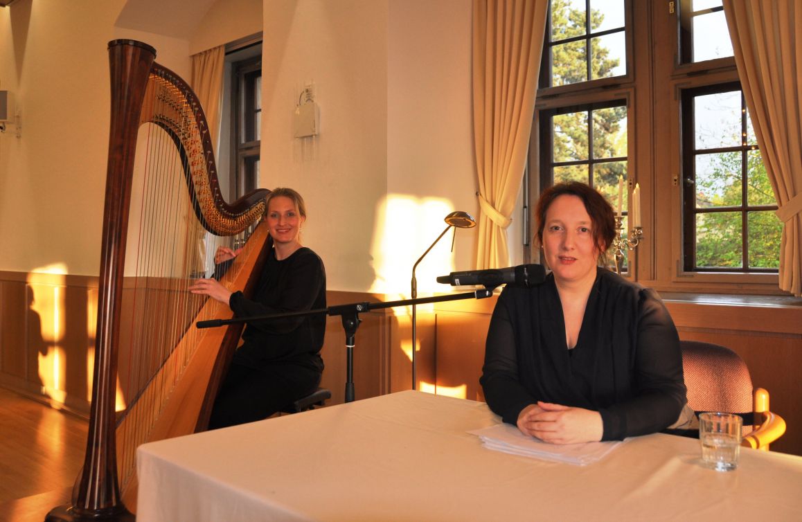 Hörtheater Lauschsalon mit Anja Bilabel und Harfenistin Verena Volkmer